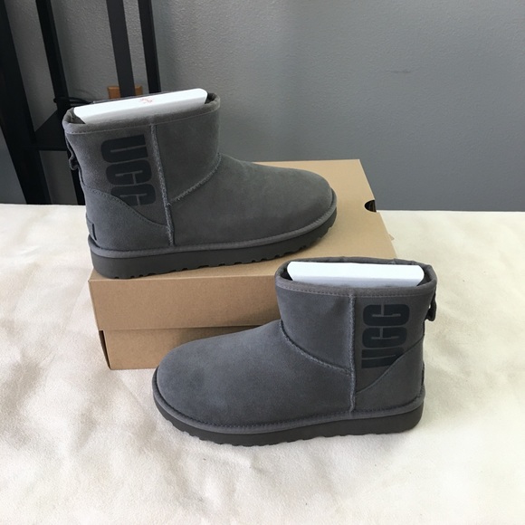 UGG CLASSIC MINI UGG RUBBER LOGO BOOT - Picture 1 of 7